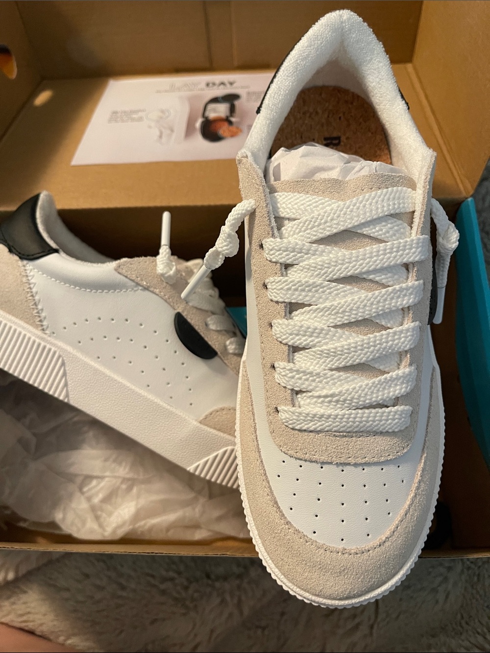 New lay day seas REEF hidden wedge insole sneakers in white leather size 7 NIB - Picture 2 of 6